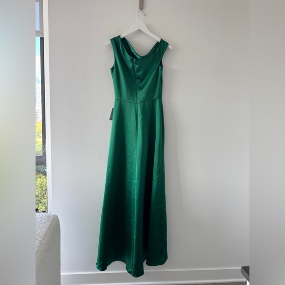 AMSALE NWT Alden One Shoulder Satin Gown in Emerald 2 - Picture 7 of 7